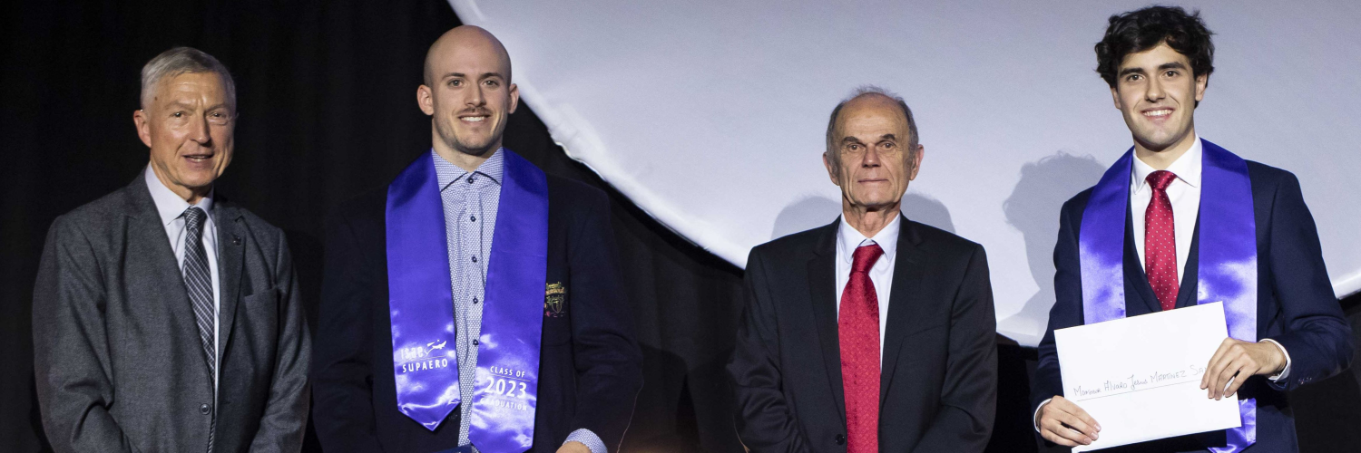 Christian Dedieu, Président d'honneur de ISAE SUPAERO ENSICA Alumni, Simon Beaudry, Alain Lacombe, représentant la SAE et Alvaro Jesus Martinez Sanchez